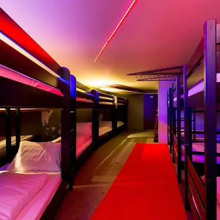 Feriehus The Bachelor Bar - Bunker | Private Club Budapest